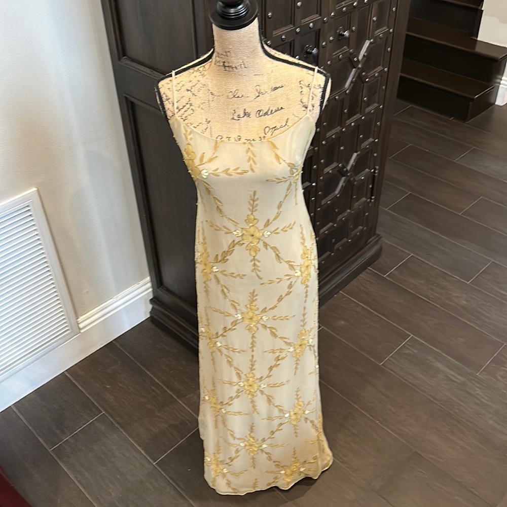Laundry By Shelli Segal Cream and Gold Maxi Dress